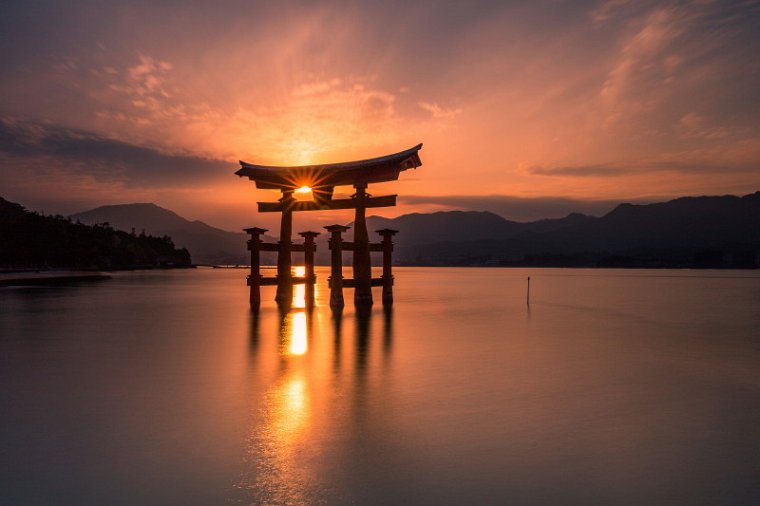 60 Miyajima, itsukushima schrijn.jpg